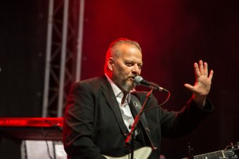 Jótékonysági koncert bevételével segítené Parajdot az Ismerős Arcok együttes