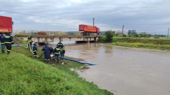 Áradások Kovászna megyében: van, ahol kritikus a helyzet; közel 300 ember kényszerült elhagyni otthonát