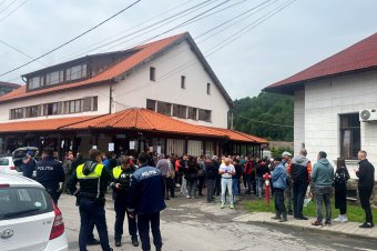 „Gyertek ki, gyertek ki!” Spontán tüntetés a sóbányánál – videóval