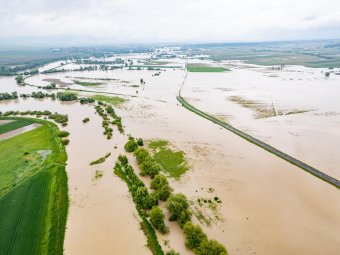 Fotókon a víz alá került uzoni területek