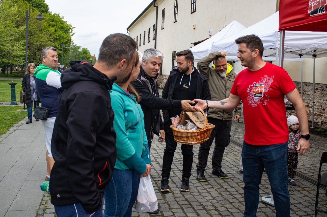 Boldog nyertesek a marosvásárhelyi várban •  Fotó: Fehér Csongor