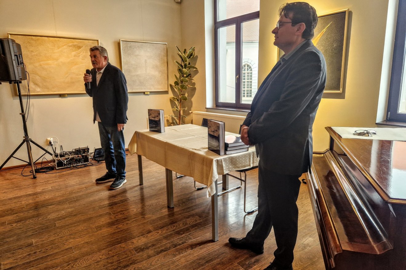 Hegedűs Ferenc kultúramecénás köszöntötte az albumbemutatóra egybegyűlteket