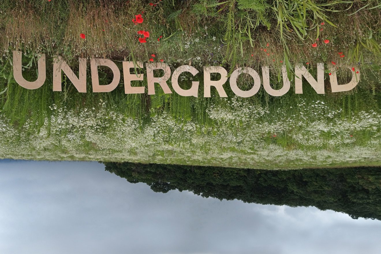 Underground (2024). A Mátrix arányosan vonultatja fel a különböző nemzedékek képviselőit, illetve szerepeltet főként erdélyi kötődésű alkotókat