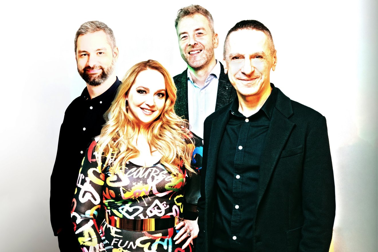 A koncerteken olyan nagy formációk slágerei hangzanak el jazzes feldolgozásban, mint az ABBA, a Queen, a Depeche Mode
