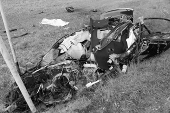 Két fiatal vesztette életét, amikor összeütköztek egy kamionnal