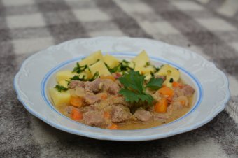 Fűszeres vörös lencsés borjúragu