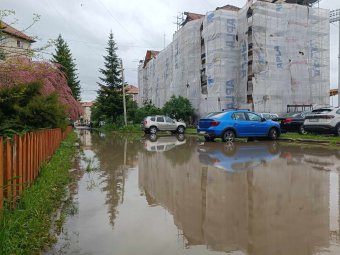A csíkszeredai utca, ahol minden esőzés után megáll a víz