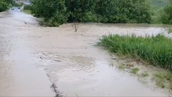 Áradás miatt lezárták az utat Nyikómalomfalva és Székelyszentmihály között