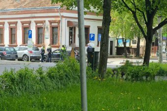 Megbüntették a Csíkszeredában pártzászlóval furikázó autóst