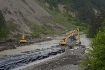 Megsérült a védőfólia, ismét ömlik a víz a sóbányába