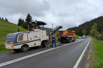 Aszfaltoznak az országúton Szépvíznél és a Bucsinnál