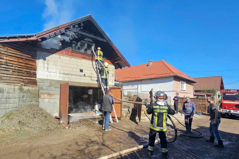 Még haza sem értek a raliról, máris tűzhöz riasztották a szentegyházi tűzoltókat – fotók, videó