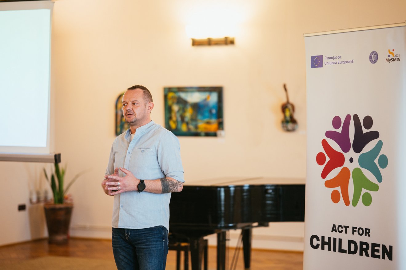 Szilveszter Szabolcs alpolgármester: a program célja a gyerekek családtól való elszakadásának megelőzése, valamint az állami gondozásban élő gyermekek családba történő visszahelyezésének támogatása