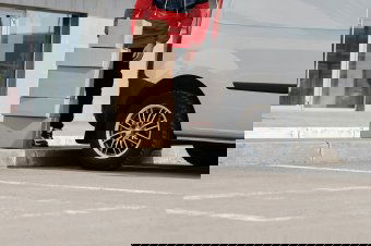 A legolvasottabbak lettek idehaza az Angliában futárként csomagokat lopó román állampolgárok