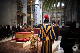 Ma kísérik utolsó útjára Ferenc pápát