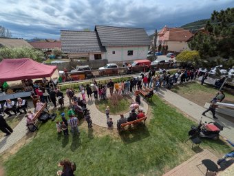 Megsütötték a rekordméretű kürtőskalácsot Csíkszentgyörgyön