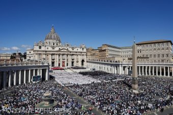 A Sixtus-kápolnában két kályhát állítanak fel a pápaválasztás idejére