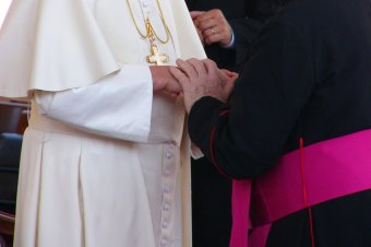 Már elkészült az új pápa ruhája, három különböző méretben