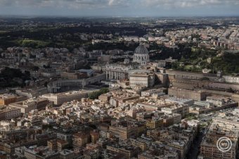 A Vatikán adatai szerint nőtt a katolikusok száma, viszont csökkent a papoké
