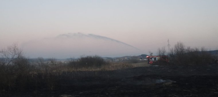 Három helyszínre riasztották a Hargita megyei tűzoltókat tarlótűz miatt