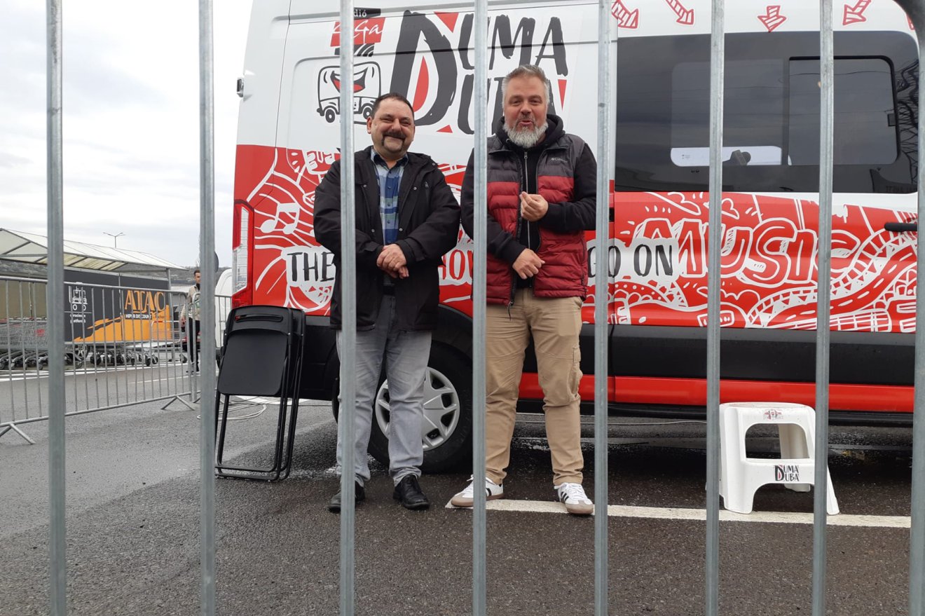 Kolléga a Rádió GaGa stúdiójánál: Makkay József (balra), a Krónika munkatársa mutatta be a Gazdaszemmel című tematikus műsorunkat •  Fotó: Rádió GaGa