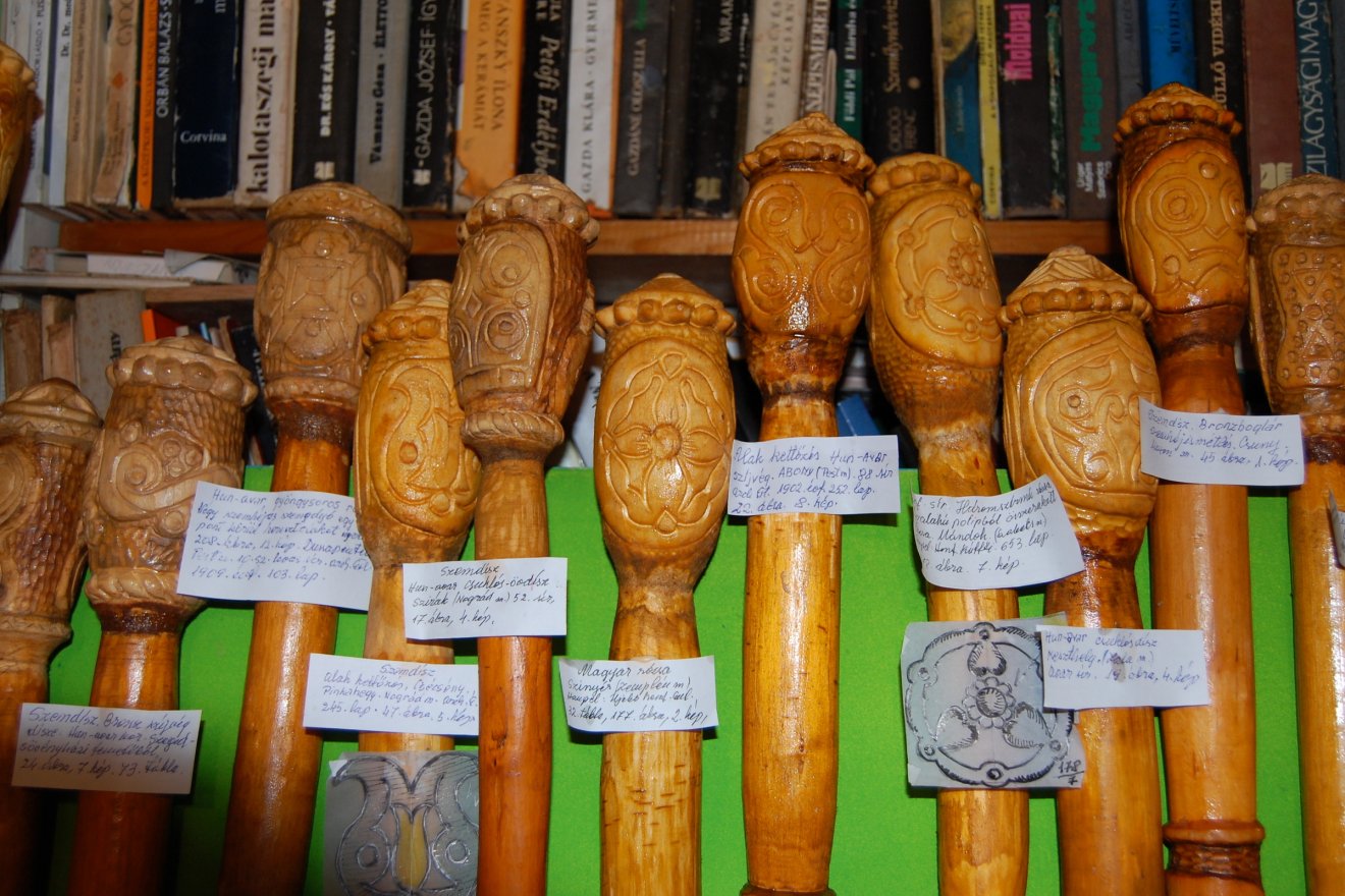 Ennyi pásztorbot sehol nem található egy helyen a Kárpát-hazában. Páratlan kincs