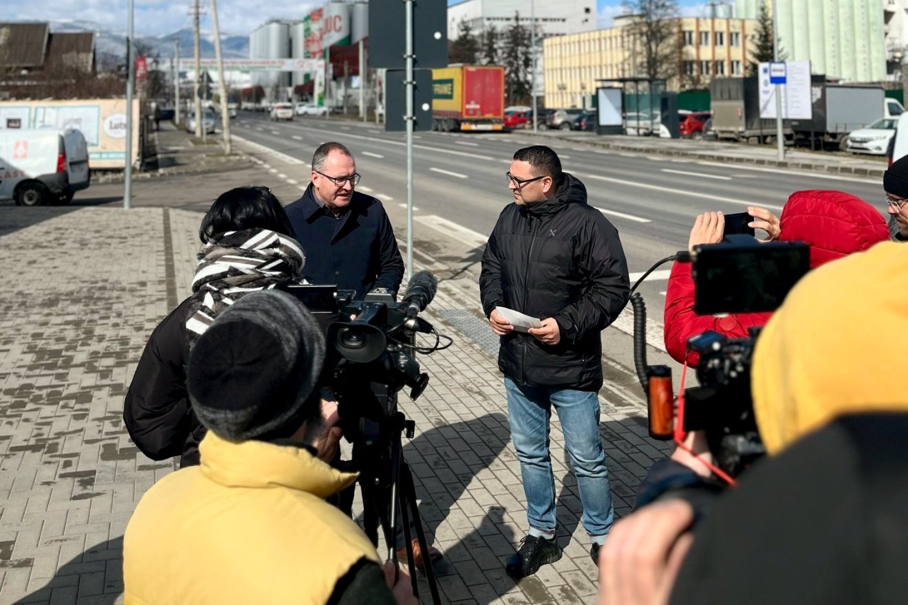 Korodi Attila, Csíkszereda polgármestere és Bors Béla, alpolgármester ismertették a vasárnapra tervezett program részleteit •  Fotó: Bors Béla/Facebook