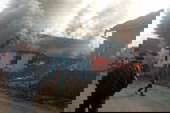 Gyűjtést szerveznek a hatgyermekes, tűzkárosult etédi család részére