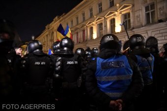 Hat büntetőeljárás indult, tetemes bírságokat szabtak ki a vasárnapi rendbontások miatt