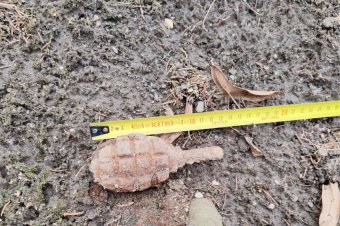 Kézigránátot találtak a kovásznai szívkórház udvarán