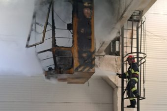 Lángra kapott egy munkagép Székelyudvarhelyen, lakás gyúlt ki Gyergyószentmiklóson