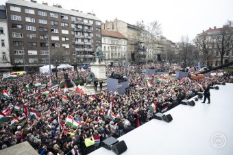 Orbán Viktor ünnepi beszéde és a Jókait megidéző Demjén-dalos előadás – itt a teljes videó