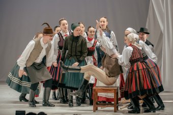 Toldi a Hargita Székely Néptáncszínház színpadán