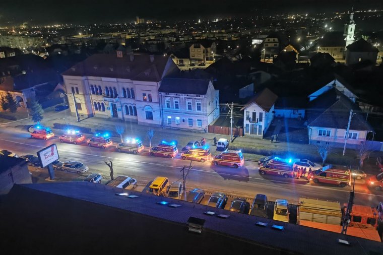 Tömeges rosszullét egy szászrégeni étteremben, harmincan kerültek kórházba