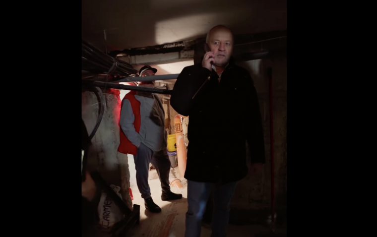 Bunkert alakítanak ki a tömbház lakói lépcsőházuk alagsorában