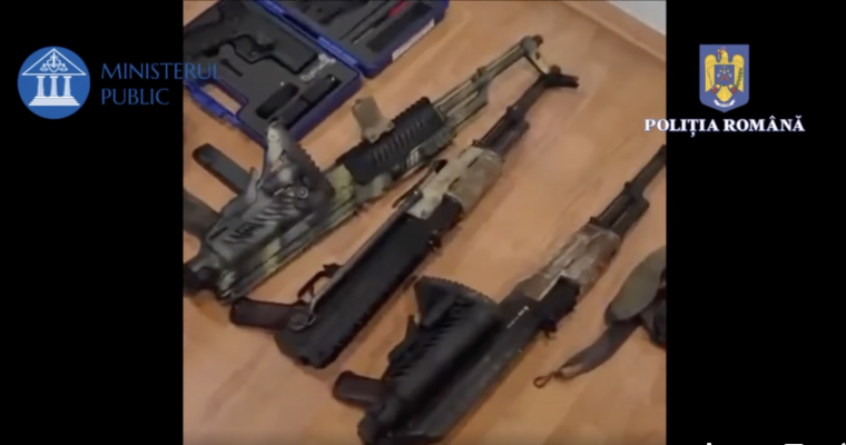Hatalmas fegyverarzenált, 25 kilogramm aranyat és 3,3 millió eurót is találtak Georgescu zsoldosvezére lakásán