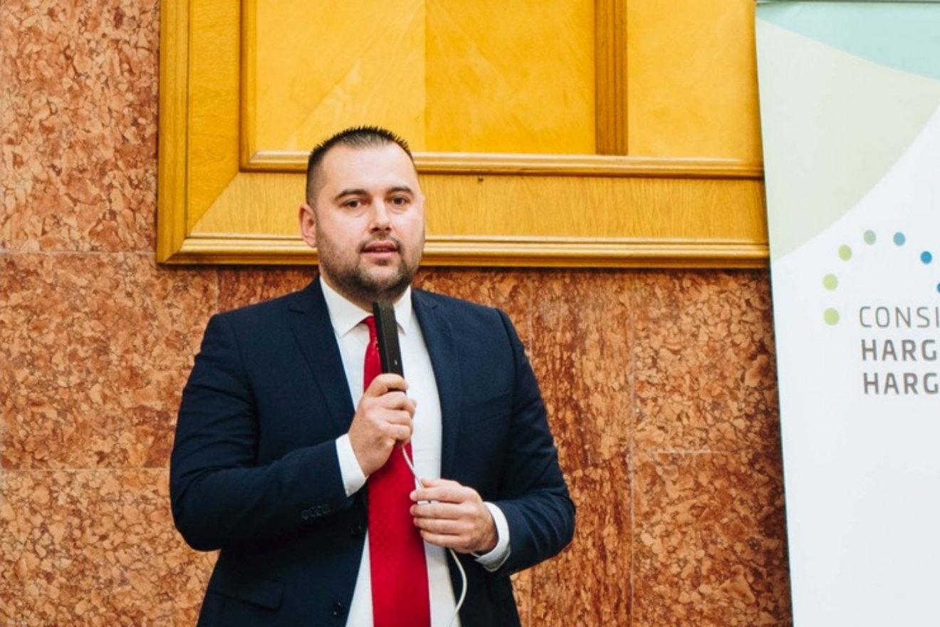 Barti Tihamér a vádlottak padjára kerül. Brassóban kezdődik a tárgyalás •  Fotó: Barti Tihamér/Facebook