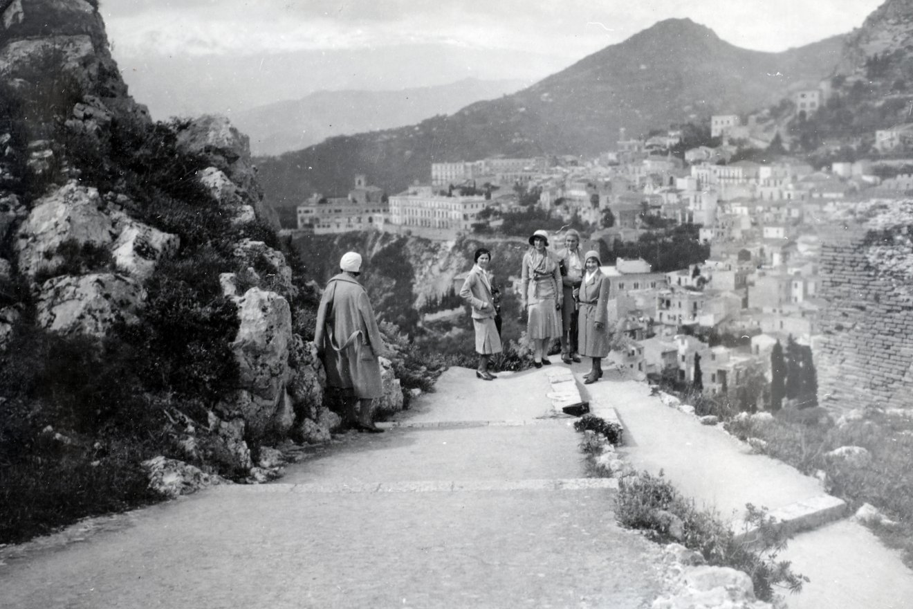 Kiránduló hölgyek Capri szigetén 1931-benFortepan/Kieselbach Gyula