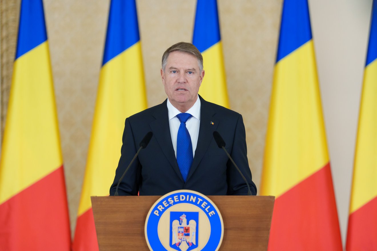 Klaus Iohannis, a lemondását ismertető sajtótájékoztatón. Ki lesz ideiglenesen az utódja? •  Fotó: Presidency