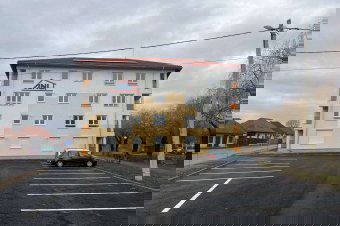 Fiataloknak építettek tömbházat Kovásznán