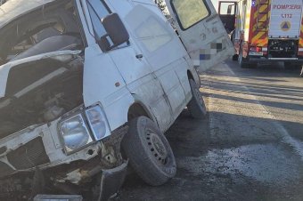 Két utast kórházba vittek, egy állat elpusztult a szászrégeni balesetben