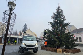 Január utolsó napján Csíkszereda köztéri karácsonyfájának is annyi