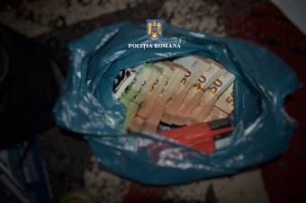 A házkutatás, ahonnan szó szerint egy zsák pénzzel távoztak a nyomozók