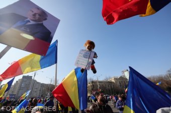 Dulakodás tört ki Bukarestben Georgescu-párti tüntetők és a csendőrök között