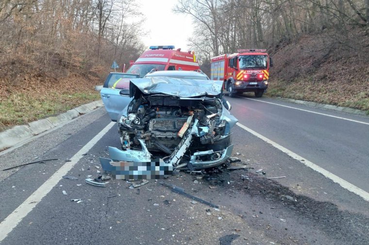 Két autó ütközött Dánoson, többen megsérültek