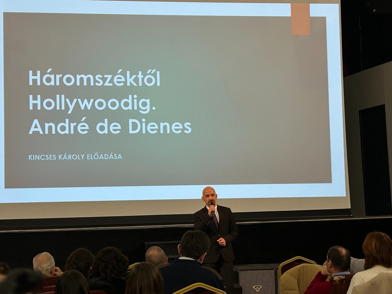 Vetítettképes előadással emlékeztek meg a fényképészről •  Fotó: Szabó Barbara
