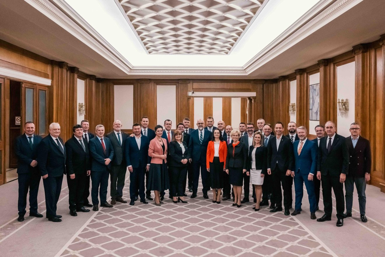 Az RMDSZ parlamenti képviselői és szenátorai a parlamentben •  Fotó: RMDSZ