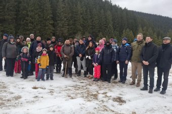 Akik a lemészárolt székelyek és a néhai nemzetpolitikai államtitkár emlékére zarándokolnak Madéfalvára
