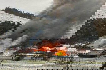 Épületek rongálódtak meg és jószágok vesztek oda egy Dobollón történt tűzesetben
