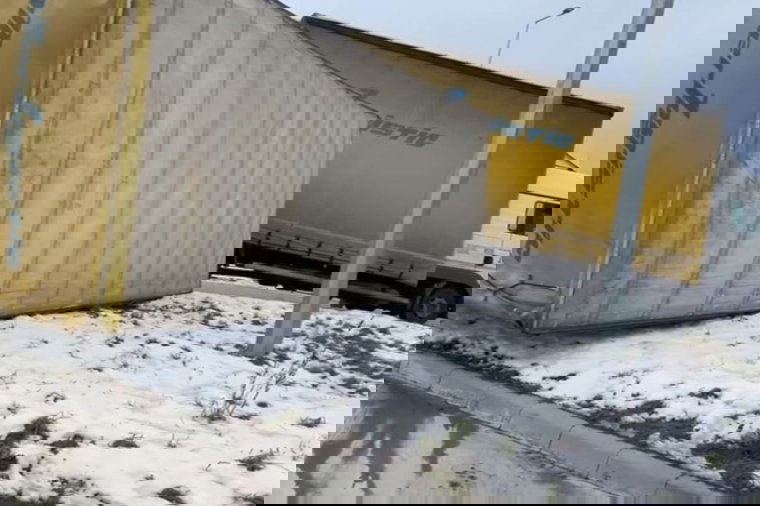 120 km/órás szél az autópályán, lezártak egy szakaszt Nagyszebennél – videóval